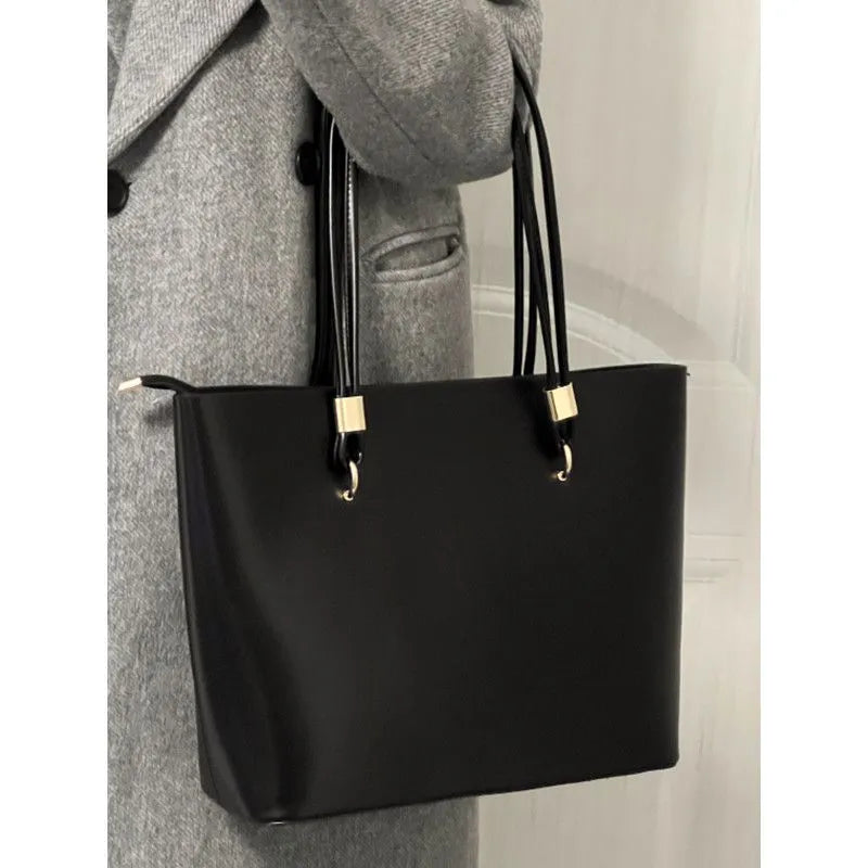 Black PU Tote Bag 2023 New Women's High Capacity Minimalist Zipper Shoulder Bag Classic Fashion Classroom Commuter Handbag Tide Vedee