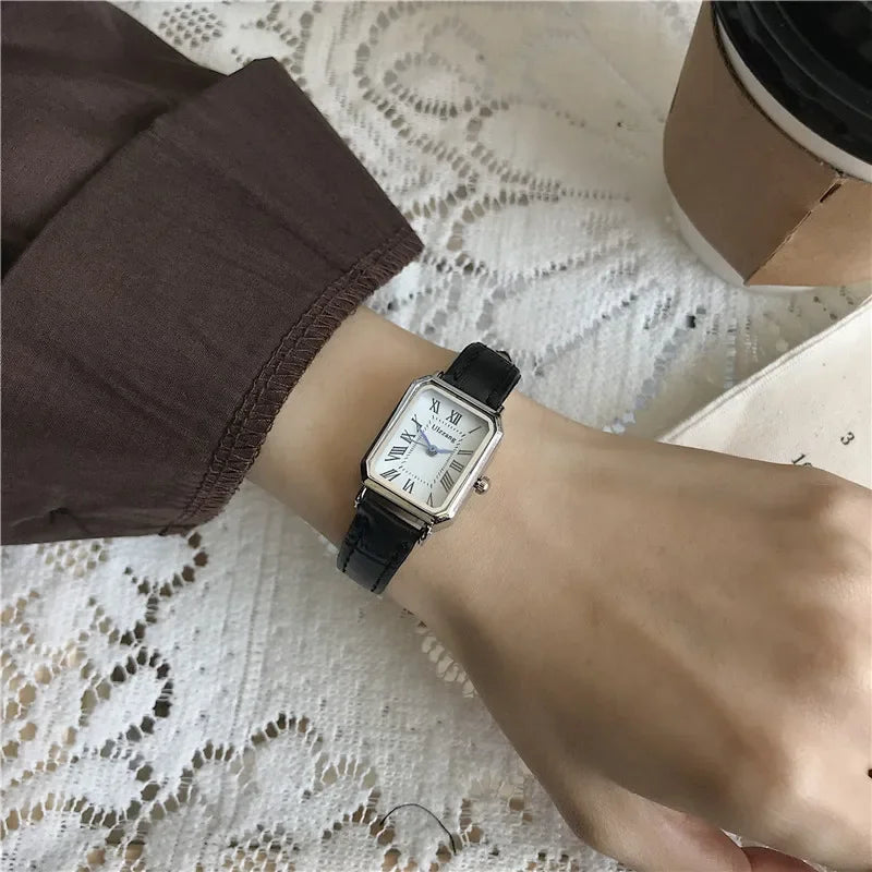 Women Watches Vintage Small Dial Watch Sweet Leather Strap Casual Women's Watches Bracelet Quartz Ladies Watch Women Clock Wrist Vedee